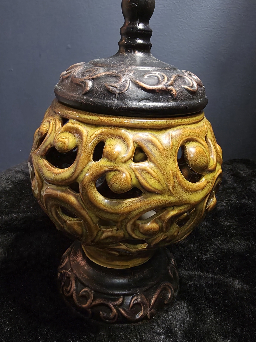 Lattice Filigree Scroll Jar Urn Candle Holder Incense Burner 9x6